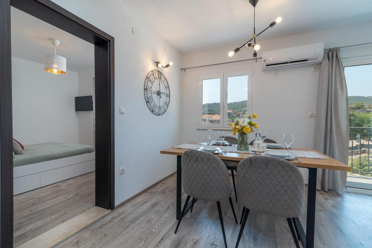 Beach Apartman Marela Слатине Екстер'єр фото