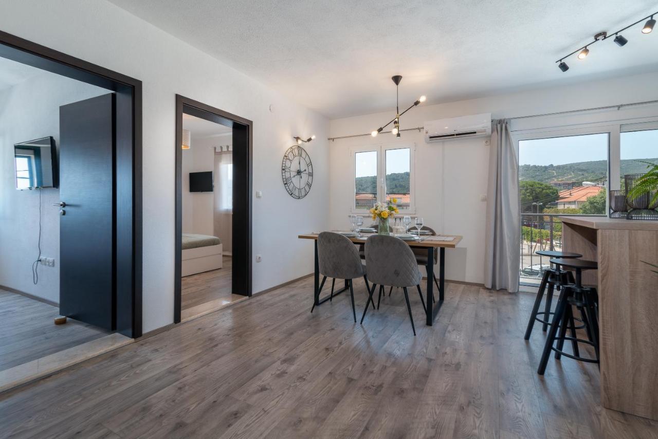 Beach Apartman Marela Слатине Екстер'єр фото