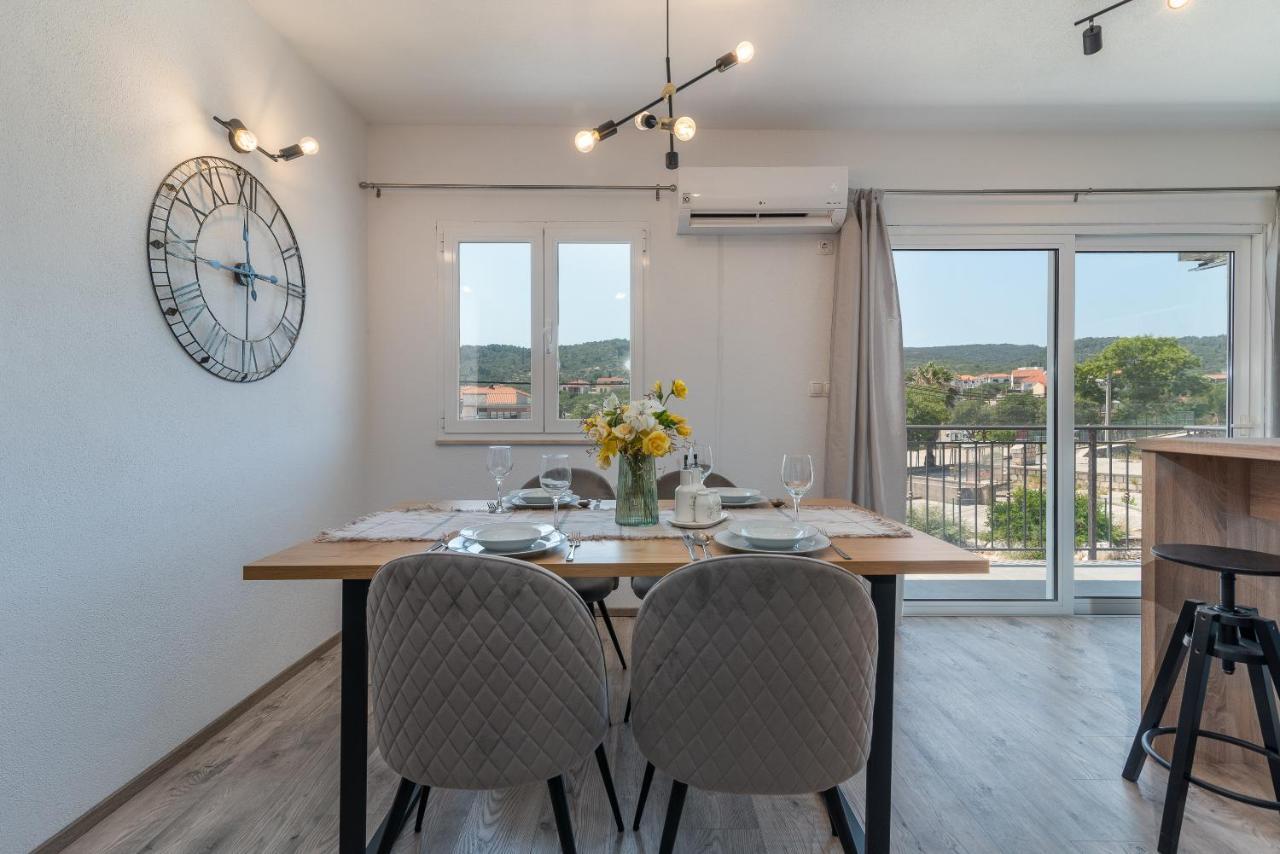 Beach Apartman Marela Слатине Екстер'єр фото